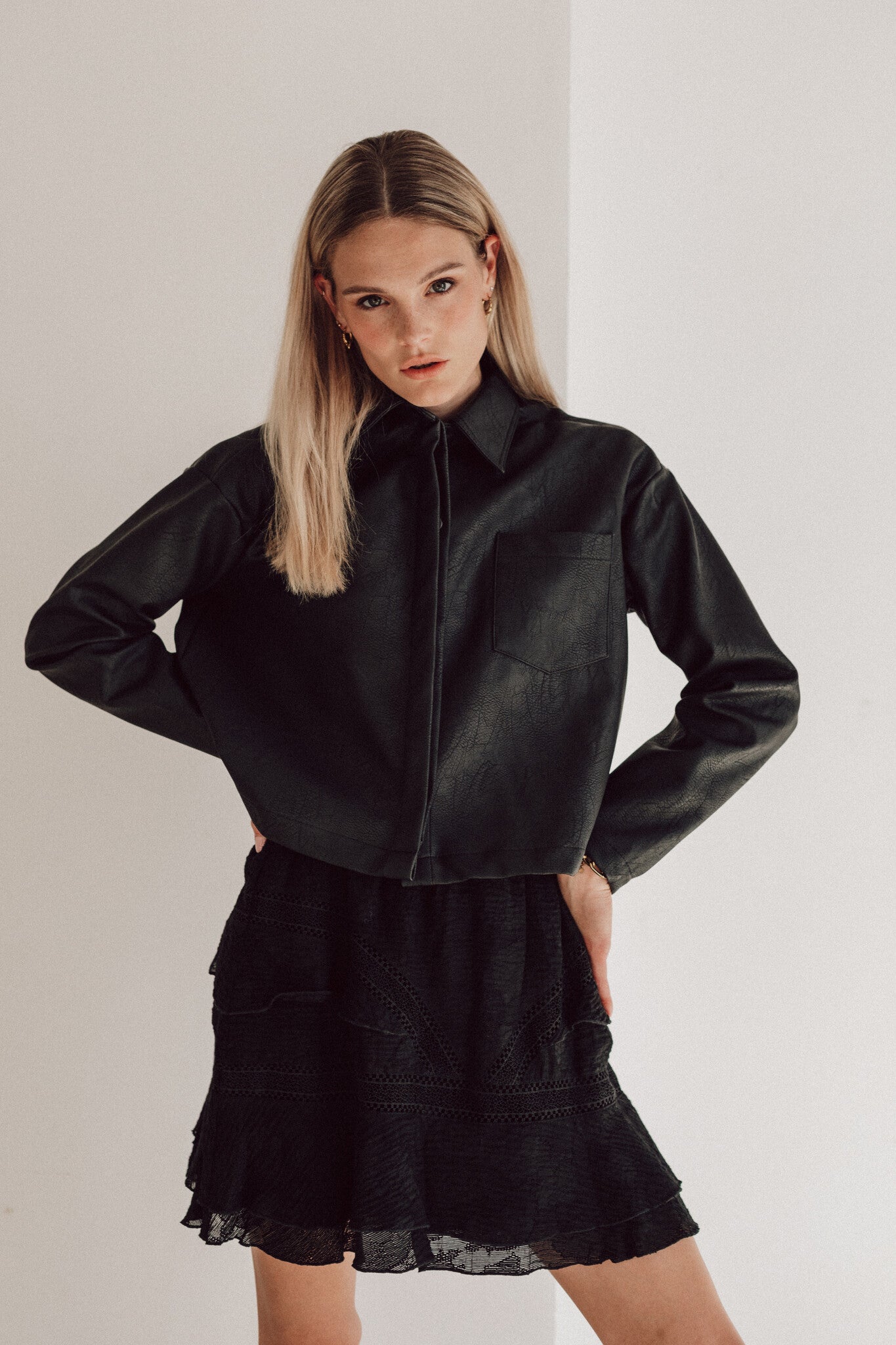 Mono Rok - Bobbie Rose